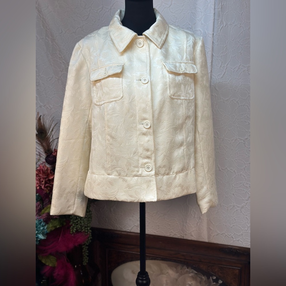 Maggie Sweet -Ivory jacquard Blazer w/Floral Pattern (P1x) ‼️NWOT ‼️